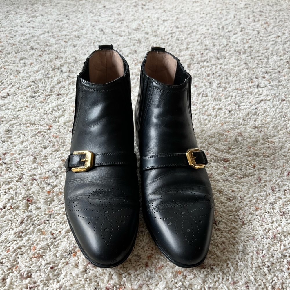 Gucci black leather bootie great condition